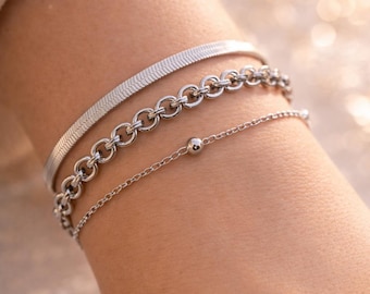 Elegante conjunto de pulseras de plata: el regalo perfecto para ella