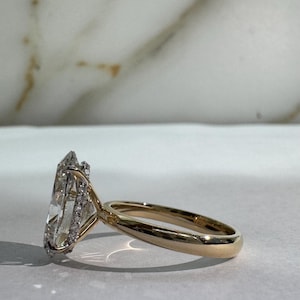 Oval Engagement Ring