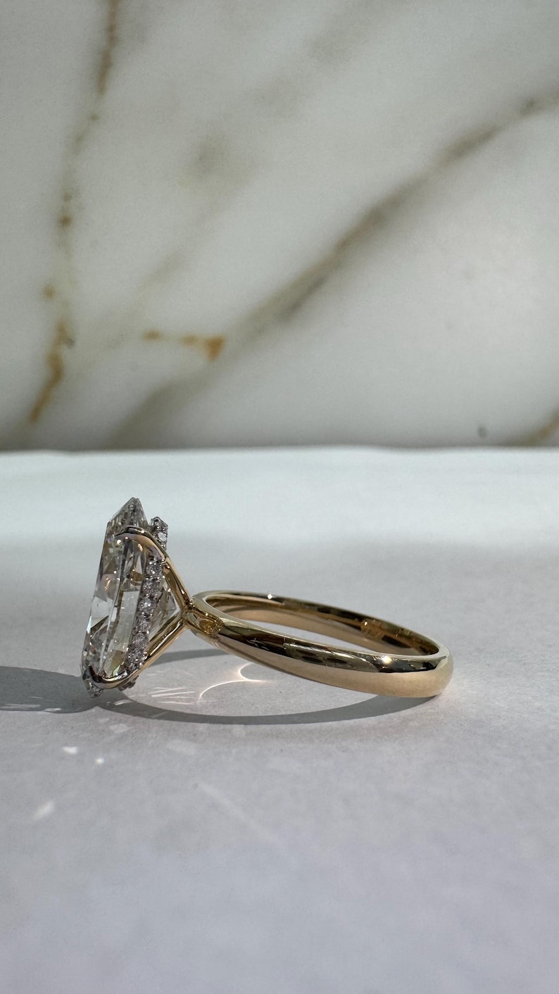 Oval Engagement Ring