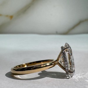 Oval Engagement Ring