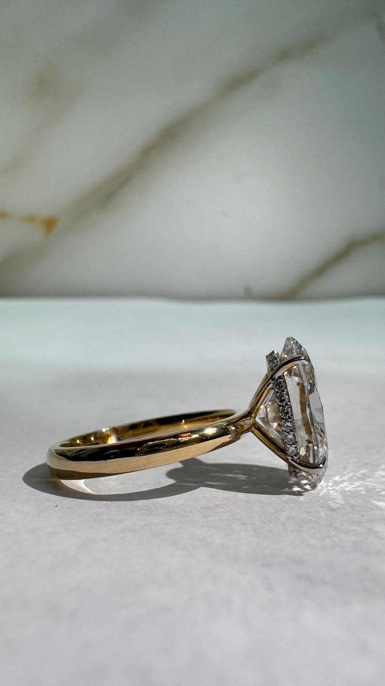 Oval Engagement Ring