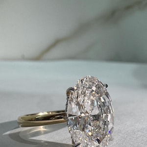 Oval Engagement Ring