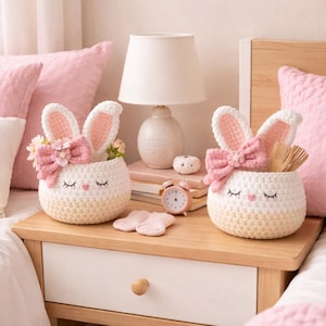 Peut inclure: Panneau en bois rustique avec l'inscription "Welcome to our home" en lettres blanches. Le panneau présente une finition vieillie et un design simple et accueillant, idéal pour la décoration d'entrée.