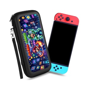 Könnte beinhalten: Eine schwarze Reißverschluss-Tragetasche mit einem farbenfrohen Mario & Luigi-Grafikdruck und einer Handschlaufe, neben einer tragbaren Spielkonsole mit schwarzem Bildschirm, rotem oberen Controller und hellblauem unteren Controller.