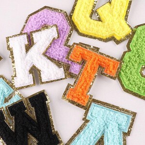 Parche termoadhesivo con letras de chenilla de 2,17 pulgadas, ribete dorado, bordado en mayúsculas, insignia con nombre, motivo para chaqueta, camiseta, mochila