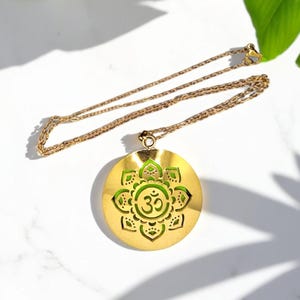 Aromatherapy Locket Necklace,Cylinder Shape Stainless Steel Aromatherapy Diffuser pendant,Essential Oils Locket Diffuser