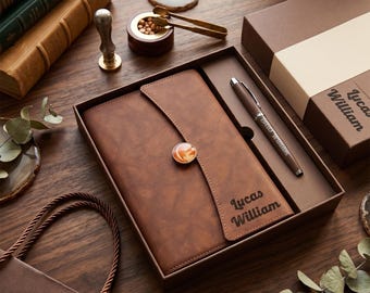 Gepersonaliseerde cadeauset met notitieboekje en pennen van veganistisch leer - gegraveerd notitieboekje in een stijlvolle doos