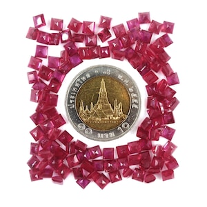 Natürliche Bangkok kalibrierte Rubin 4 mm & 5 mm Quadrate, natürlicher loser Rubin facettierter Edelstein für die Schmuckherstellung
