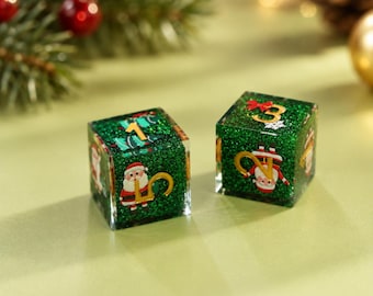 Santa Christmas Resin Mahjong Dice Set of 2, Green Glitter D6 Dice Pair, Festive Mahjong Accessories, Mahjong Lover Gift