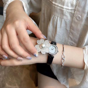 Glam Flower Pearl Watch for Women – Rhinestone Leather Strap Statement Timepiece | Elegant Gift for Her