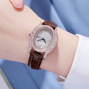 Luxury Women’s Oval Crystal Watch – Diamond-Encrusted Dial with Croc-Pattern Leather Strap | Dress Watch Gift for Her