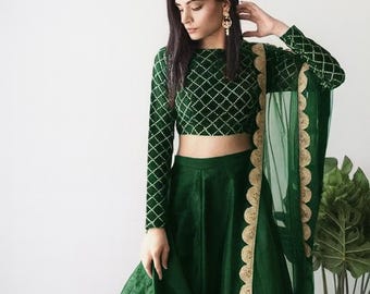 Ciemnozielony jedwabny komplet Lehenga z haftowaną bluzką i siateczką Dupatta, indyjski strój ślubny, Lehenga dla druhny, świąteczny strój imprezowy, niestandardowy rozmiar, ręcznie robiony