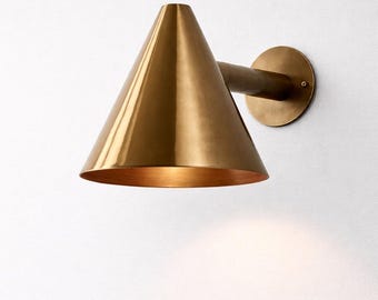 ハンドメイド真鍮コーンウォールスコンス、ミッドセンチュリーモダン照明器具、プラグインスコンス