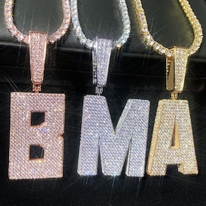 Collar personalizado de lujo de 26 letras con incrustaciones de diamantes de circonita cúbica, estilo hip hop, ideal como regalo para él y para ella.