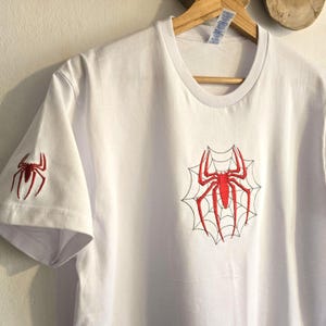 Geborduurd T-shirt spinnen, geborduurd Spiderman-sweater, gotisch borduurt-shirt, uniseks sweater afbeelding 4