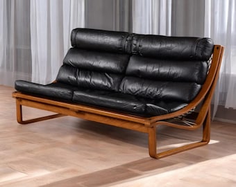 1970s Fred Lowen for Tessa Black Leather & Teak T4 Sling Sofa Teak Houten Bank