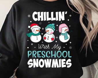Chillin' With My Preschool Snowmies PNG, Simpatico design di pupazzo di neve natalizio per insegnanti, Aula invernale PNG, Sublimazione natalizia per magliette