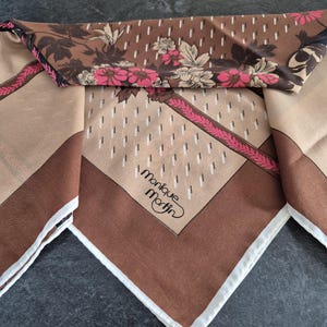 Carré Foulard En Soie Signé Monique - Occasion En Bon état - Accessoire Vintage élégant