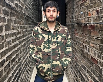 Vintage 1990's Men's Green Camo Zip-Up Hoodie