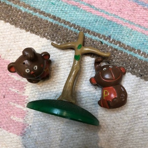 Vintage 1960&#39;s Monkey Hanging Salt & Pepper Shaker Set