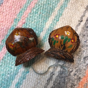 Vintage 1960&#39;s Wooden Salt & Pepper Shaker Set