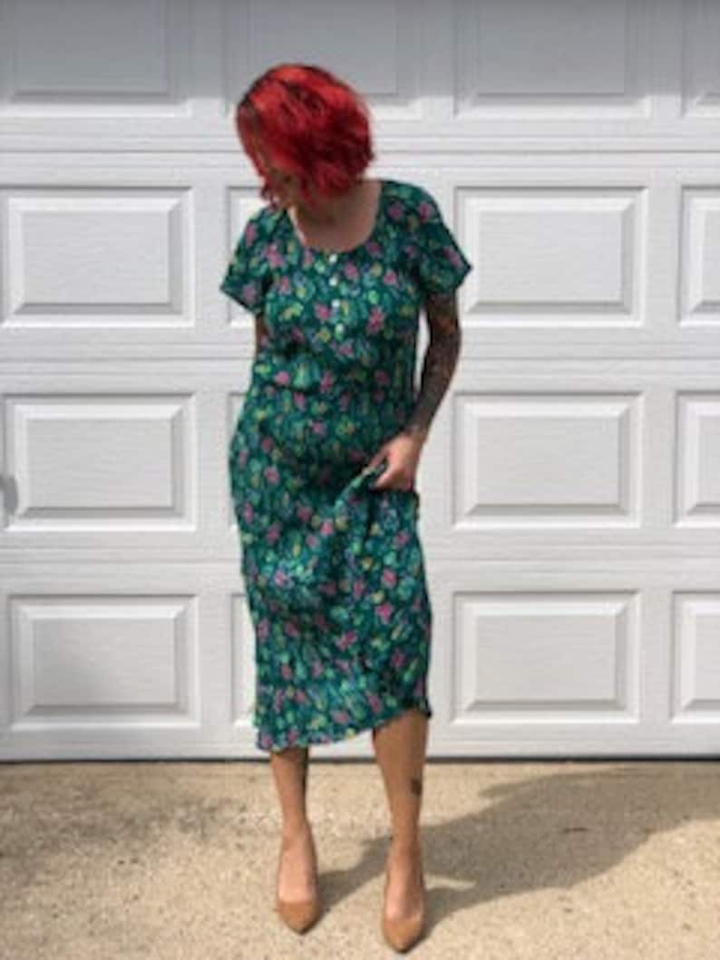 Vintage Dark Green Floral Dress with cinched waist and buttons