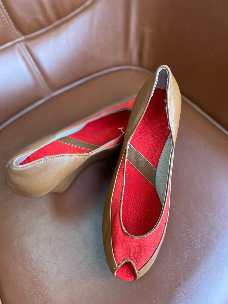 Vintage Brown Leather Peep-Toe Wedges with Red Canvas Accent Size 7 image 4