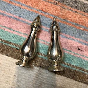 Vintage 1940&#39;s Salt & Pepper Shaker Set