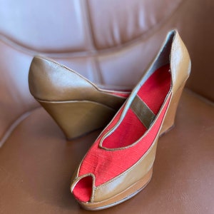 Vintage Brown Leather Peep-Toe Wedges with Red Canvas Accent Size 7 image 3