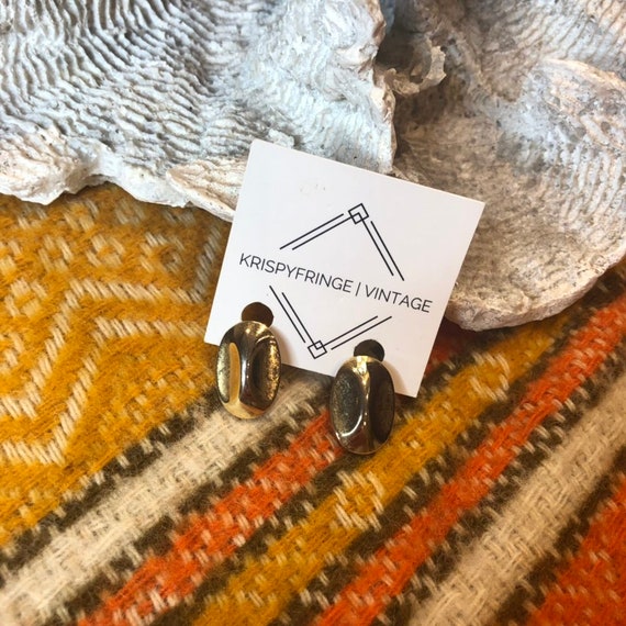 Vintage metallic stunning clip-on earrings