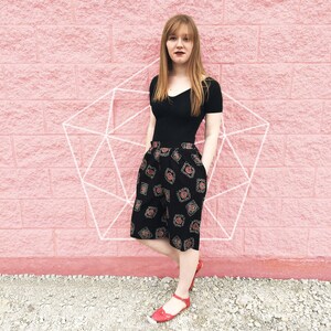 Vintage 1990&#39;s Black Patterned Shorts With Pockets & Elastic High Waist