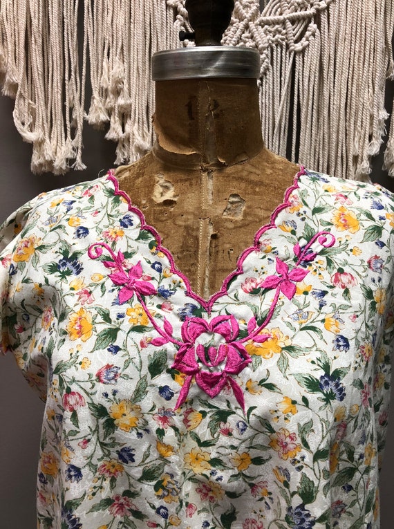 Vintage Floral Dress With Floral embroidery