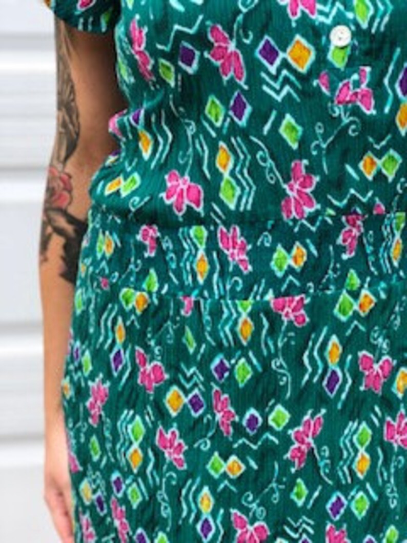 Vintage Dark Green Floral Dress with cinched waist and buttons