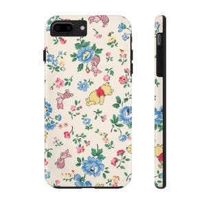 くまのプーさんをあしらった、気まぐれな花柄スマホケース。かわいいスマホカバー。お子様へのプレゼントに。花柄スマホ保護カバー。漫画キャラクターアクセサリー。