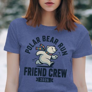 Polar Bear Run Design, Freund Crew 2026, laufender Bär mit Schal, niedliches Cartoon-Tier, Shirt-Sweatshirt, lustiges Design, einzigartiges Geschenk