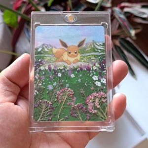 Carte Pokémon customisée à la main | Peinture acrylique & fleurs séchées | Carte artistique unique TCG