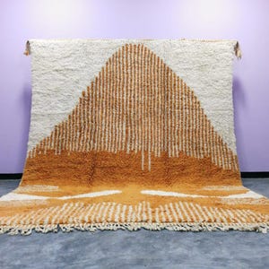 Sahara Dune Abstract Landscape Rug – Plush Moroccan Wool Carpet in Burnt Orange & Cream