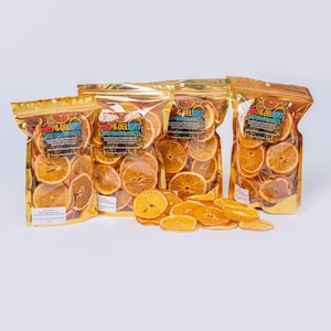 Levendige gedroogde sinaasappelschijfjes, perfect voor cocktails, thee, bakken of knutselen. Geen suiker of bewaarmiddelen. Gewoon pure, natuurlijke citrus.