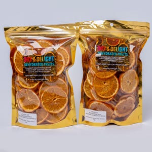 Levendige gedroogde sinaasappelschijfjes, perfect voor cocktails, thee, bakken of knutselen. Geen suiker of bewaarmiddelen. Gewoon pure, natuurlijke citrus. Dubbel