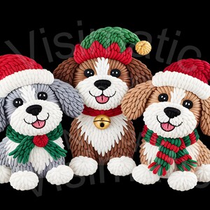 Op de afbeelding: Drie feestelijke hondenbeeldjes, elk met een unieke kerstmuts en sjaal. De honden hebben witte, grijze en bruine vacht en dragen rode en groene sjaals. Eén hond draagt een groene elfenmuts met een gouden belhalsband. De achtergrond is zwart.