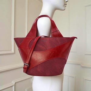 Burgunderrote Patchwork-Einkaufstasche mit Denim-Effekt