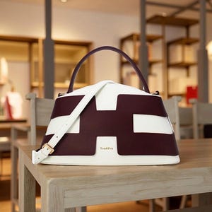 Zweifarbige Handtasche in Glattlederoptik Weiß Burgund