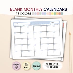 Pode incluir: Uma pilha de modelos de calendário mensal em branco com cabeçalho azul claro e linhas de grade. O texto diz BLANK MONTHLY CALENDARS, 13 COLORS, PRINT, FILL, Canva, 13 MONTHS e 13 COLORS. Um lápis de madeira está à direita.