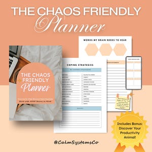 Könnte beinhalten: Der Chaos Friendly Planner, ein Selbsthilfe-Produkt, wird mit verschiedenen Seiten und einem Bonusangebot präsentiert. Das Cover zeigt den Titel in einer stilvollen Schriftart. Zusätzliche Seiten umfassen Bewältigungsstrategien, Inspirationsaussagen und einen Belohnungsbereich.