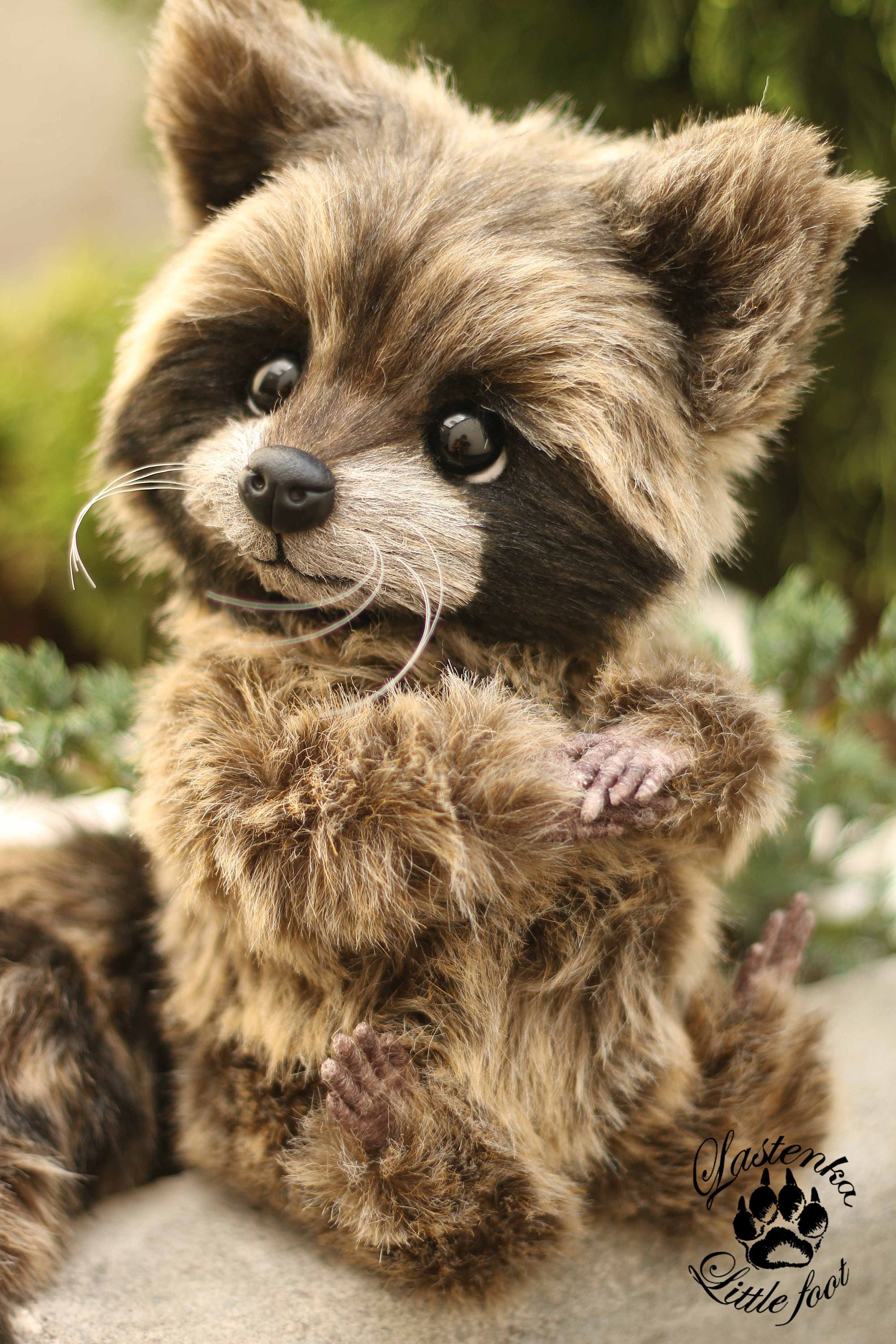 リアルなアライグマのテディベア：手作りのコレクター向けぬいぐるみ