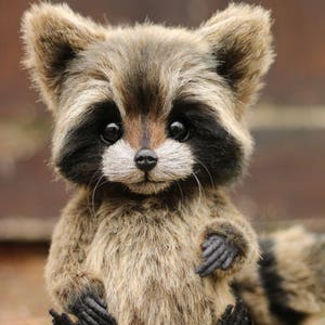 Einzigartiger Waschbär-Teddybär, realistische handgefertigte Plüschpuppe Bild 7