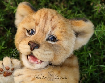 Boneco de arte de filhote de leão feito à mão OOAK: animal de pelúcia colecionável realista
