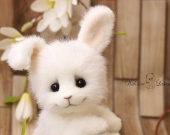 Oster-Teddyhäschen. Weiß Kunstpelz Kaninchen Stofftier