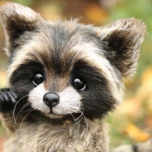 Einzigartiger Waschbär-Teddybär, realistische handgefertigte Plüschpuppe Bild 6