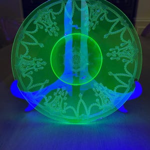 Green Cameo Pattern Uranium Depression Glass 10 inch Sandwich Plate by Hocking Glass Company 1930-1934